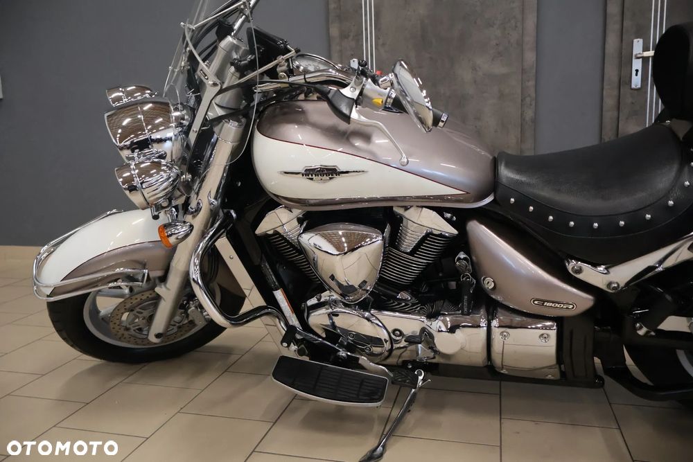 Suzuki Intruder - 27