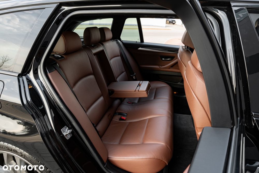 BMW Seria 5 M550d xDrive - 24