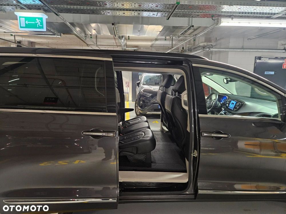 Chrysler Pacifica - 15