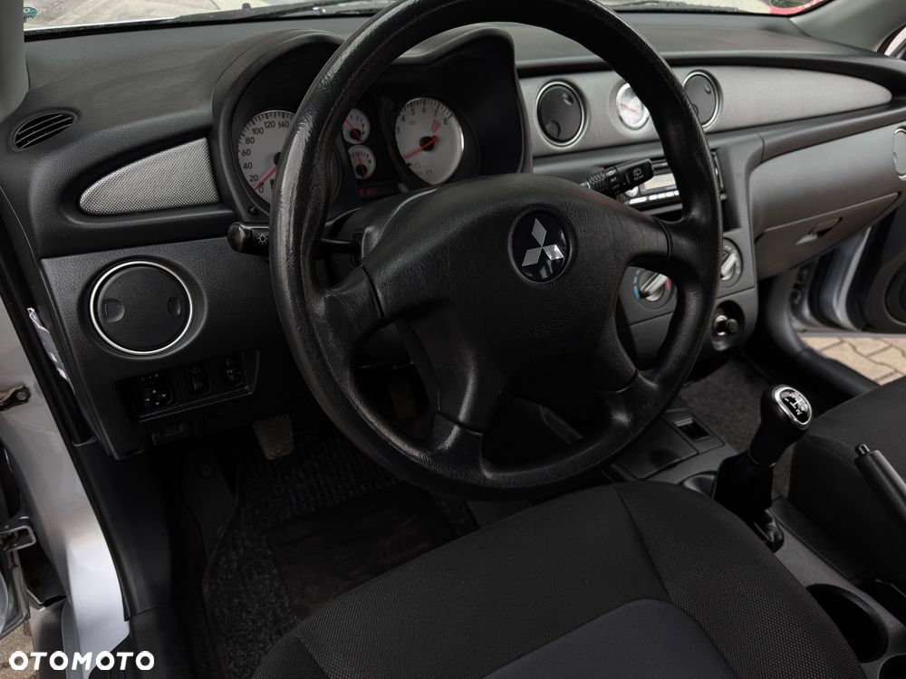 Mitsubishi Outlander - 22