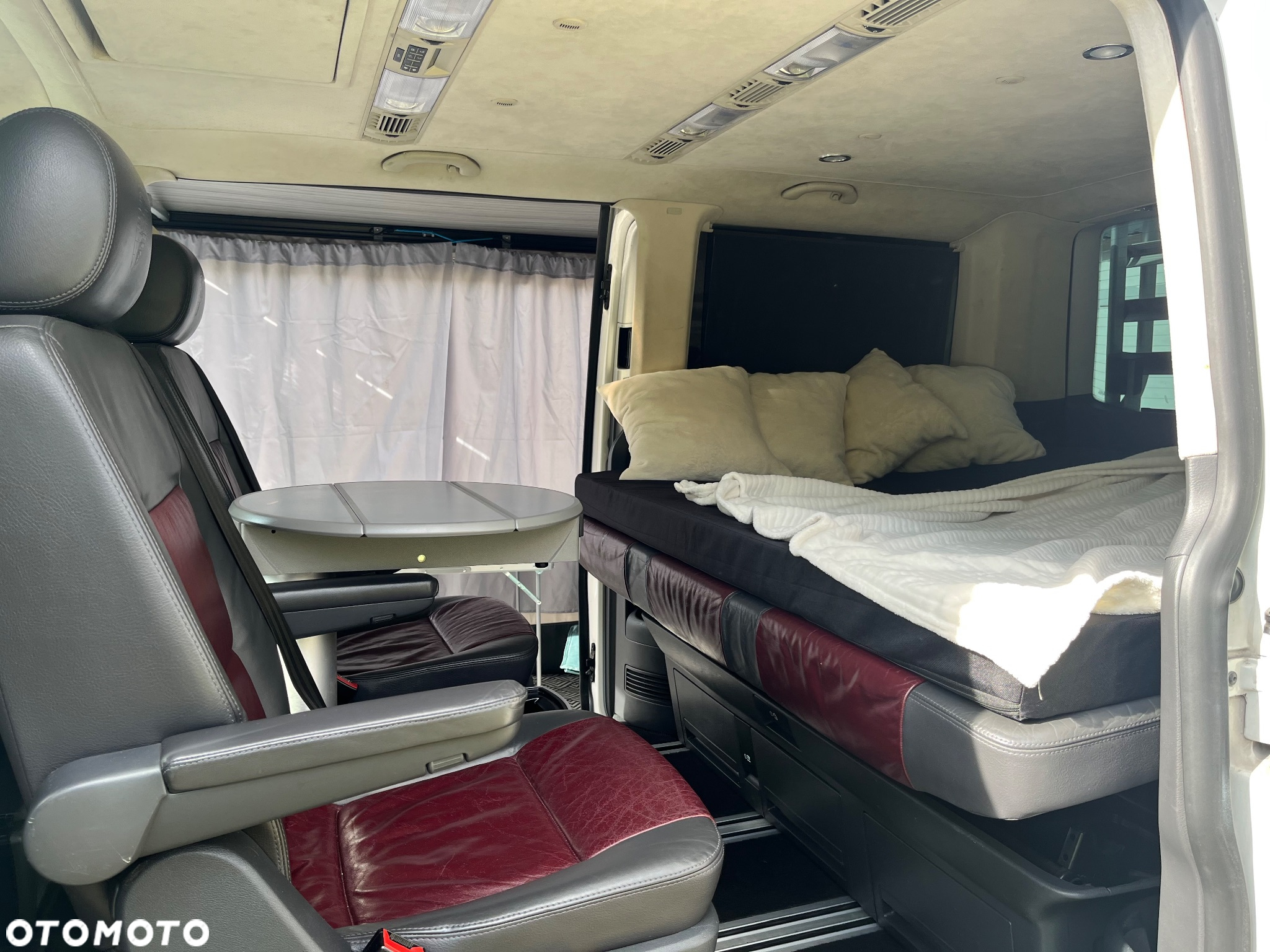 Volkswagen Multivan - 30