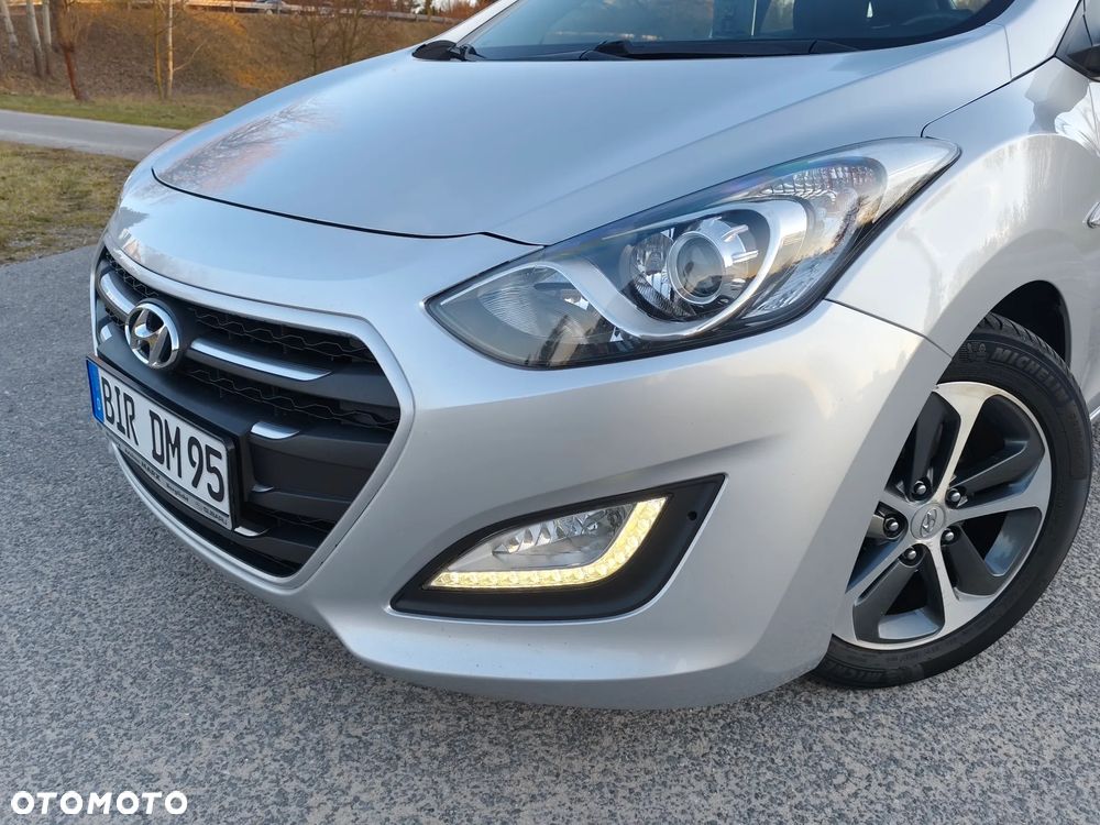 Hyundai i30 blue 1.4 YES Silver - 32