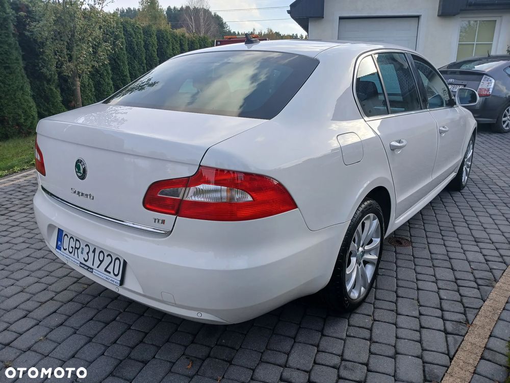 Skoda Superb Combi 2.0 TDI Elegance - 9