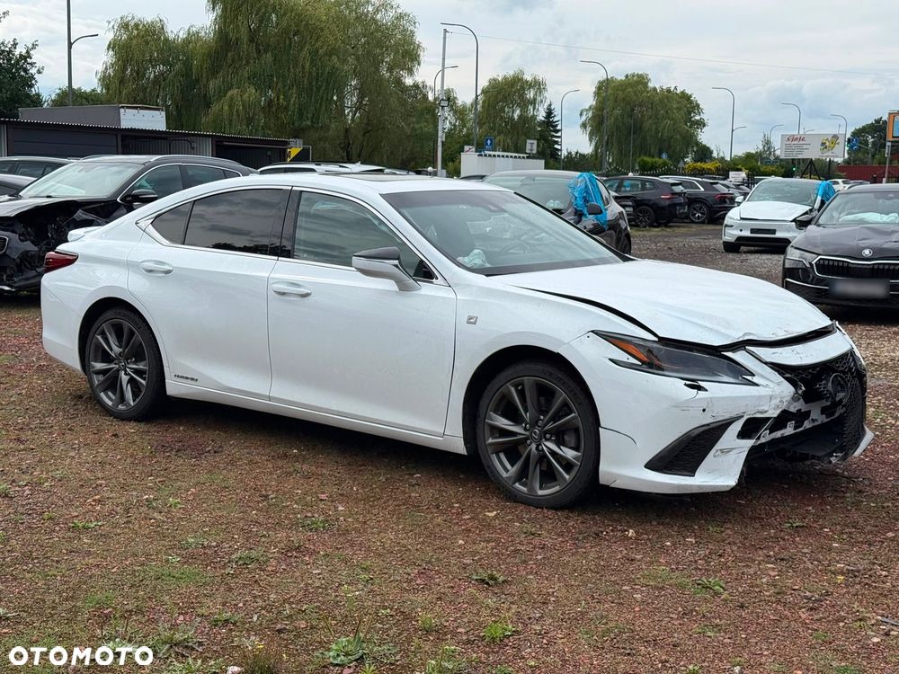 Lexus ES 300h F Sport Edition - 11