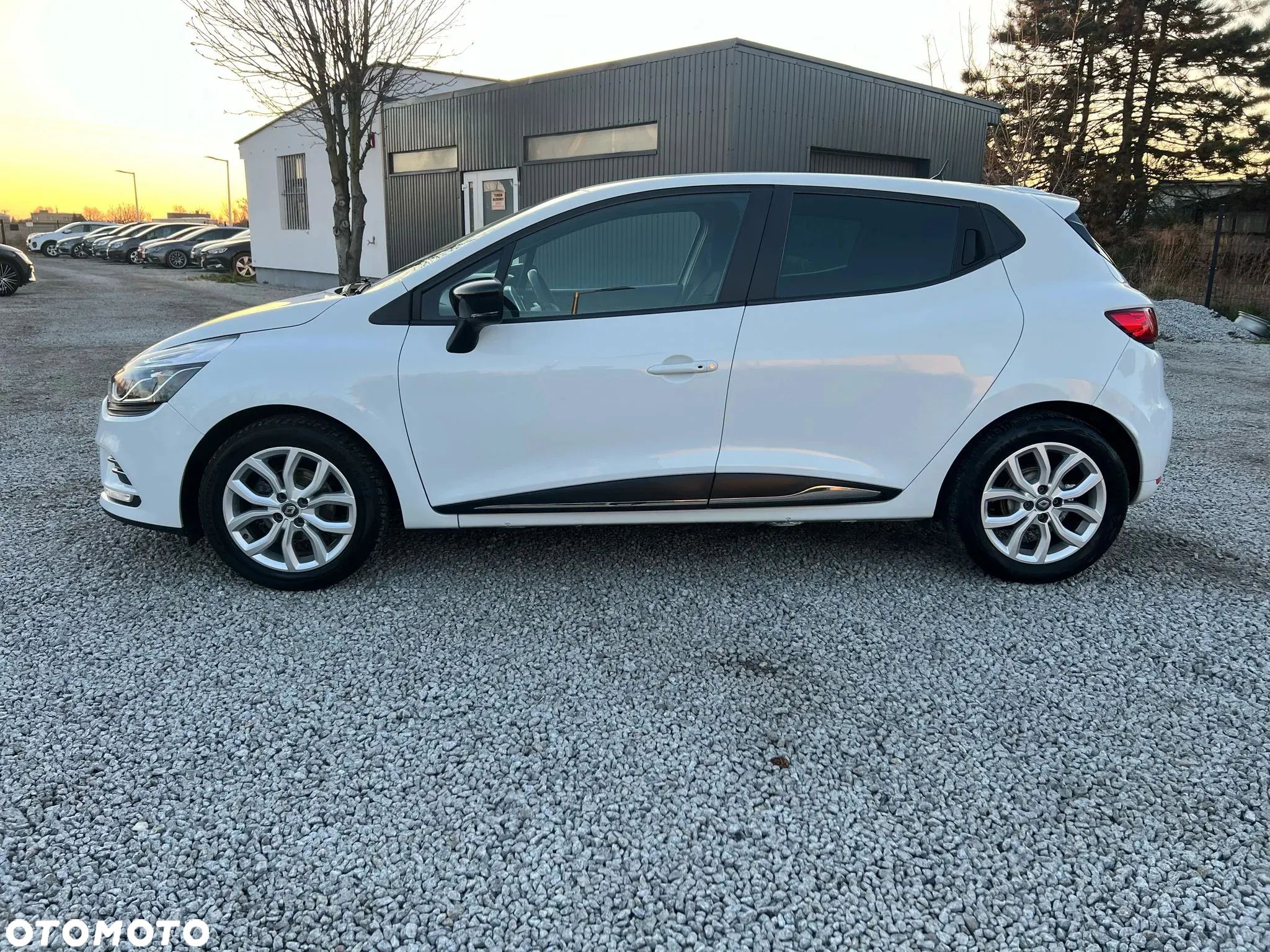 Renault Clio TCe 75 Start & Stop COLLECTION - 4
