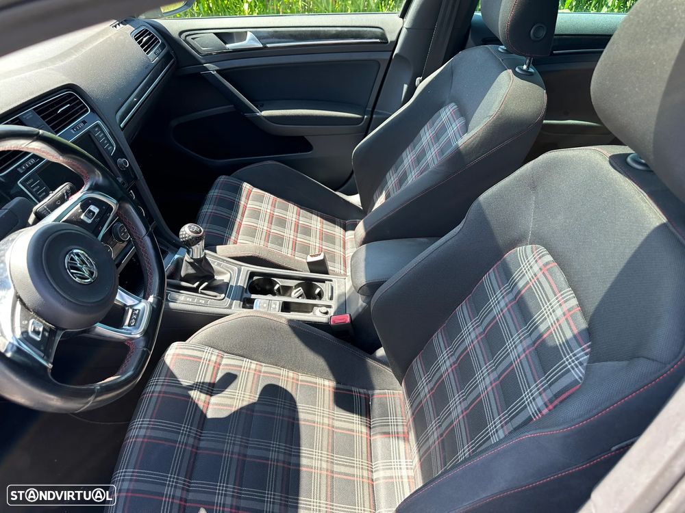 VW Golf 2.0 TSi GTi - 14