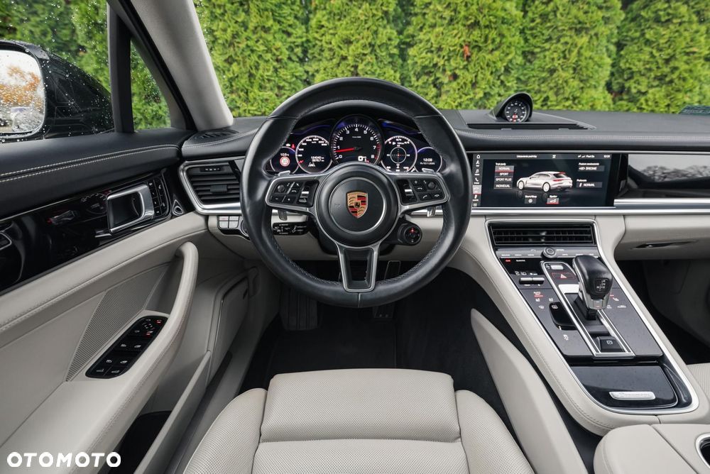 Porsche Panamera - 12