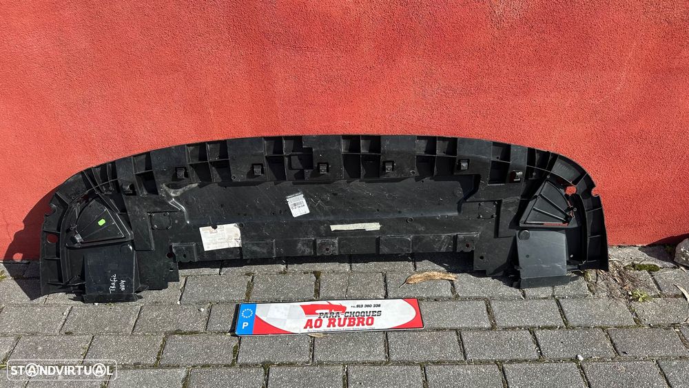 Base inferior parachoque Renault trafic 2014 - 1