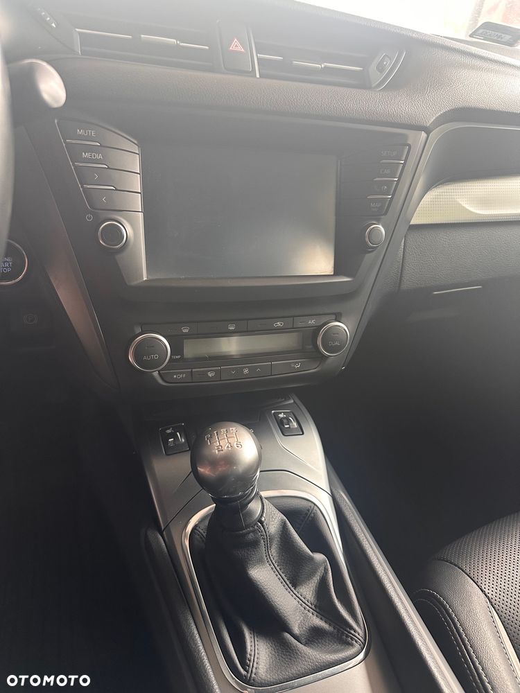 Toyota Avensis 2.0 D-4D Selection - 9