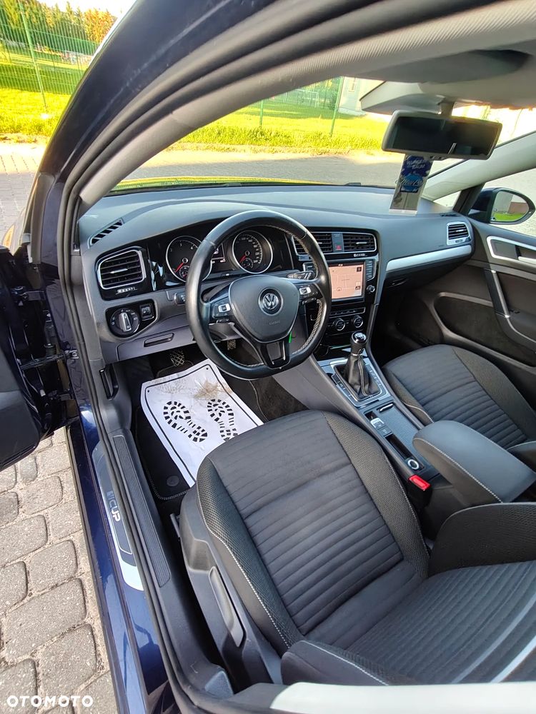 Volkswagen Golf - 8
