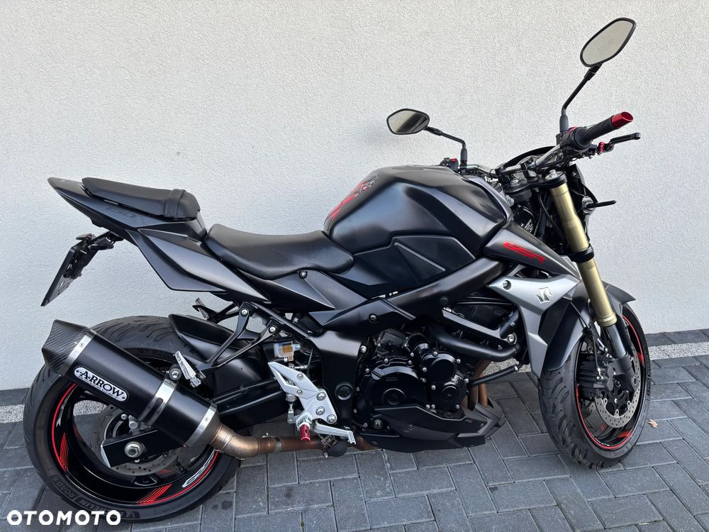 Suzuki GSR - 9