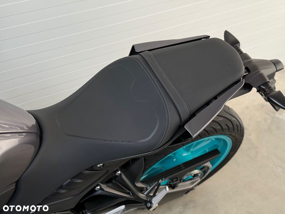 Yamaha MT - 28