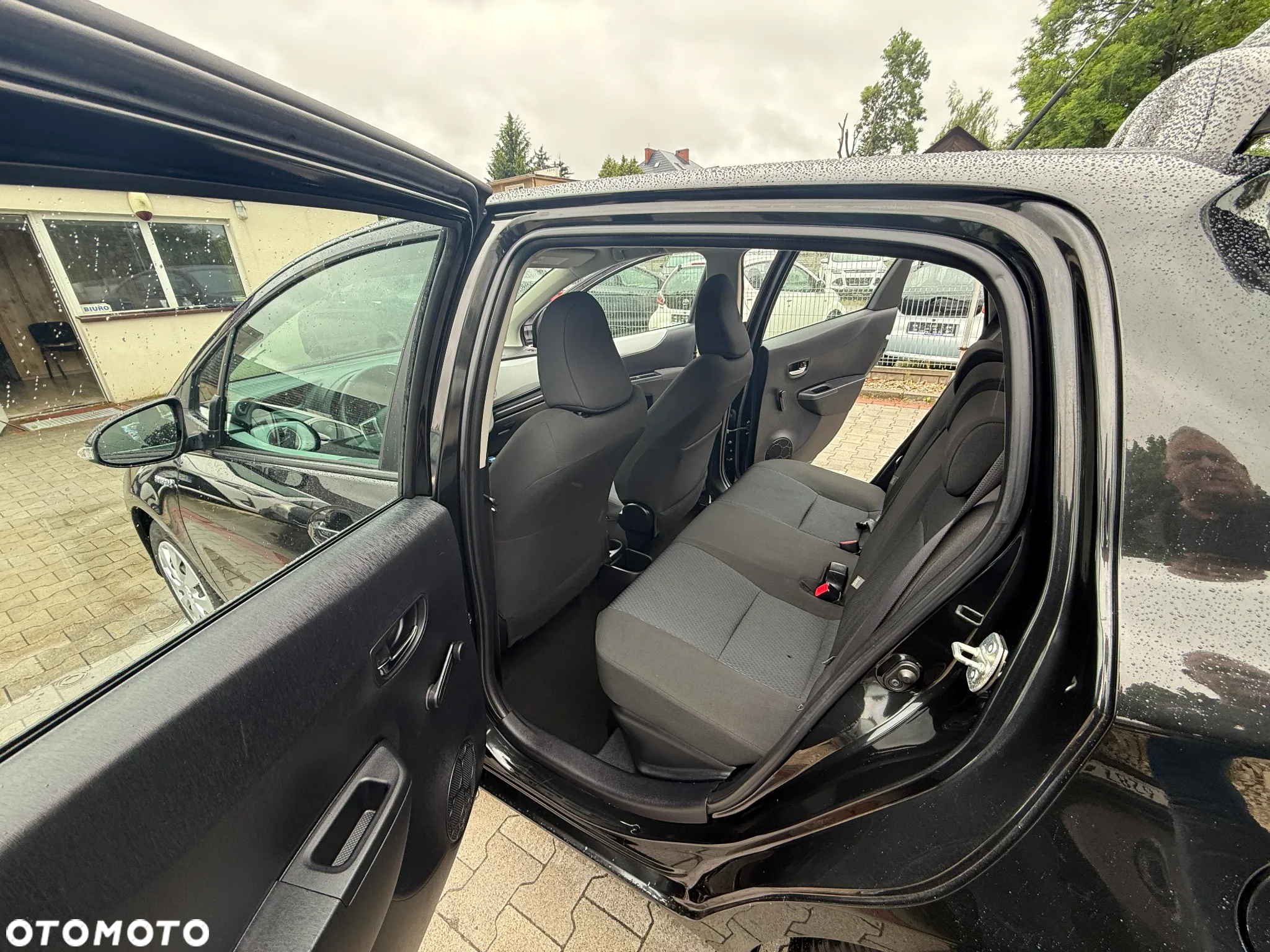 Toyota Yaris Hybrid 100 Dynamic - 25