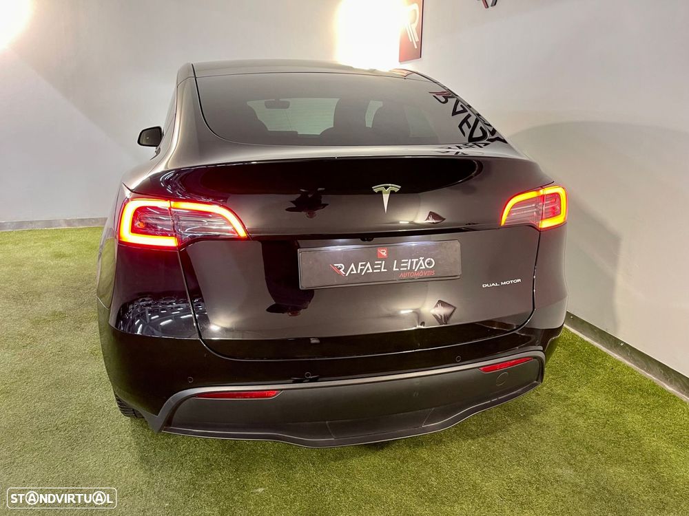 Tesla Model Y Long Range Dual Motor AWD - 8