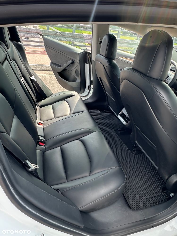 Tesla Model 3 - 11