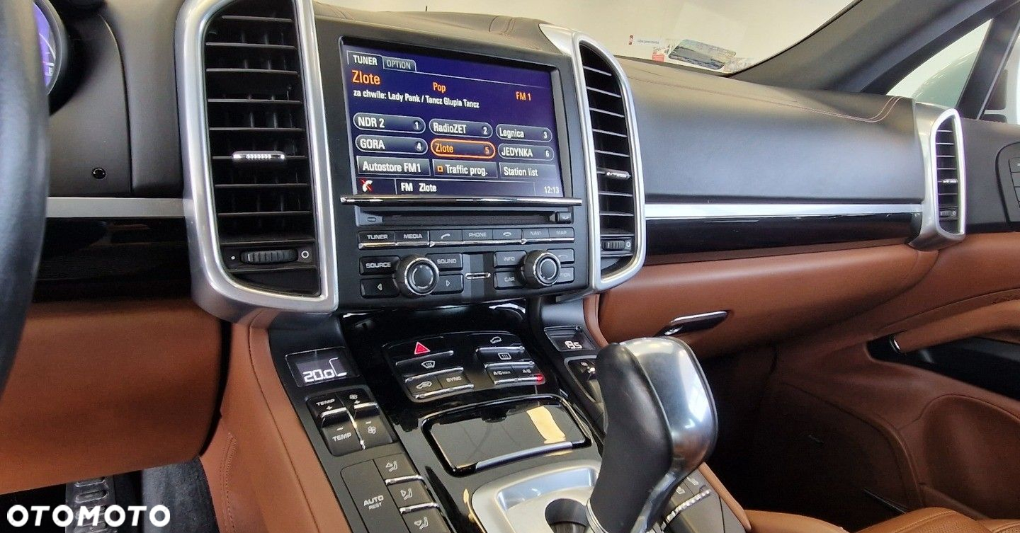 Porsche Cayenne - 26