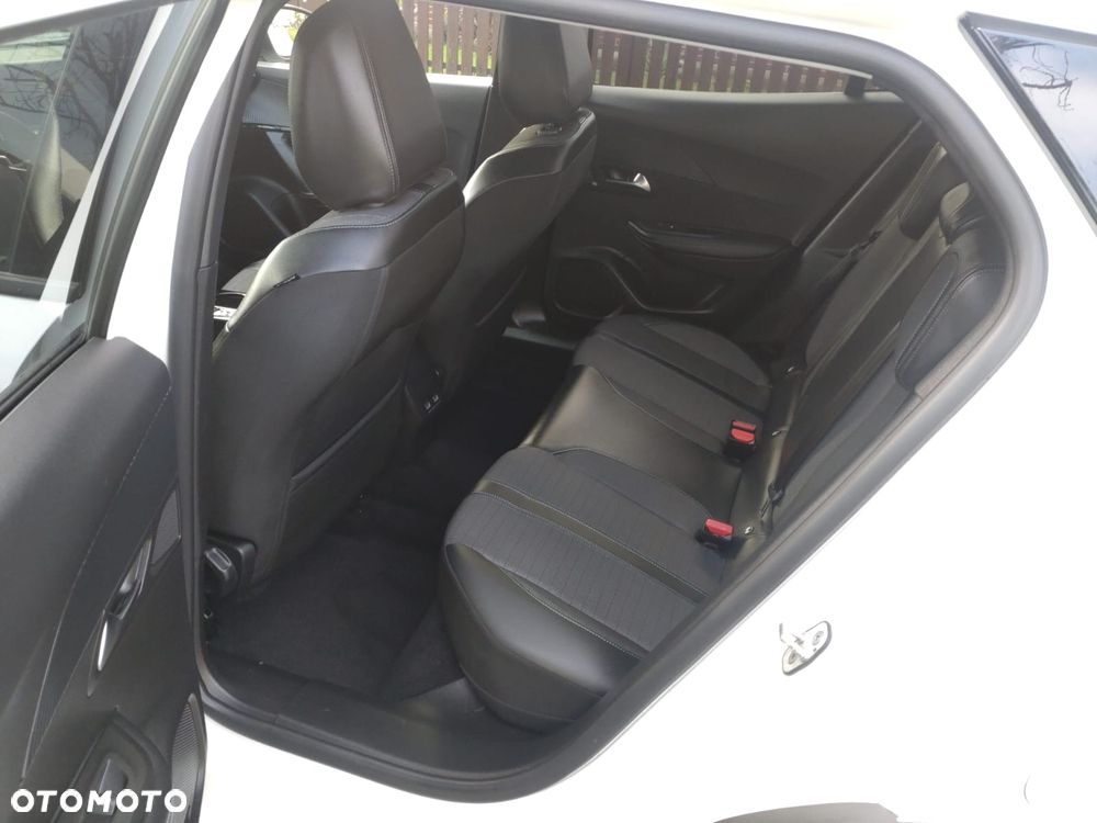 Peugeot 2008 1.5 BlueHDi Allure Pack S&S EAT8 - 23