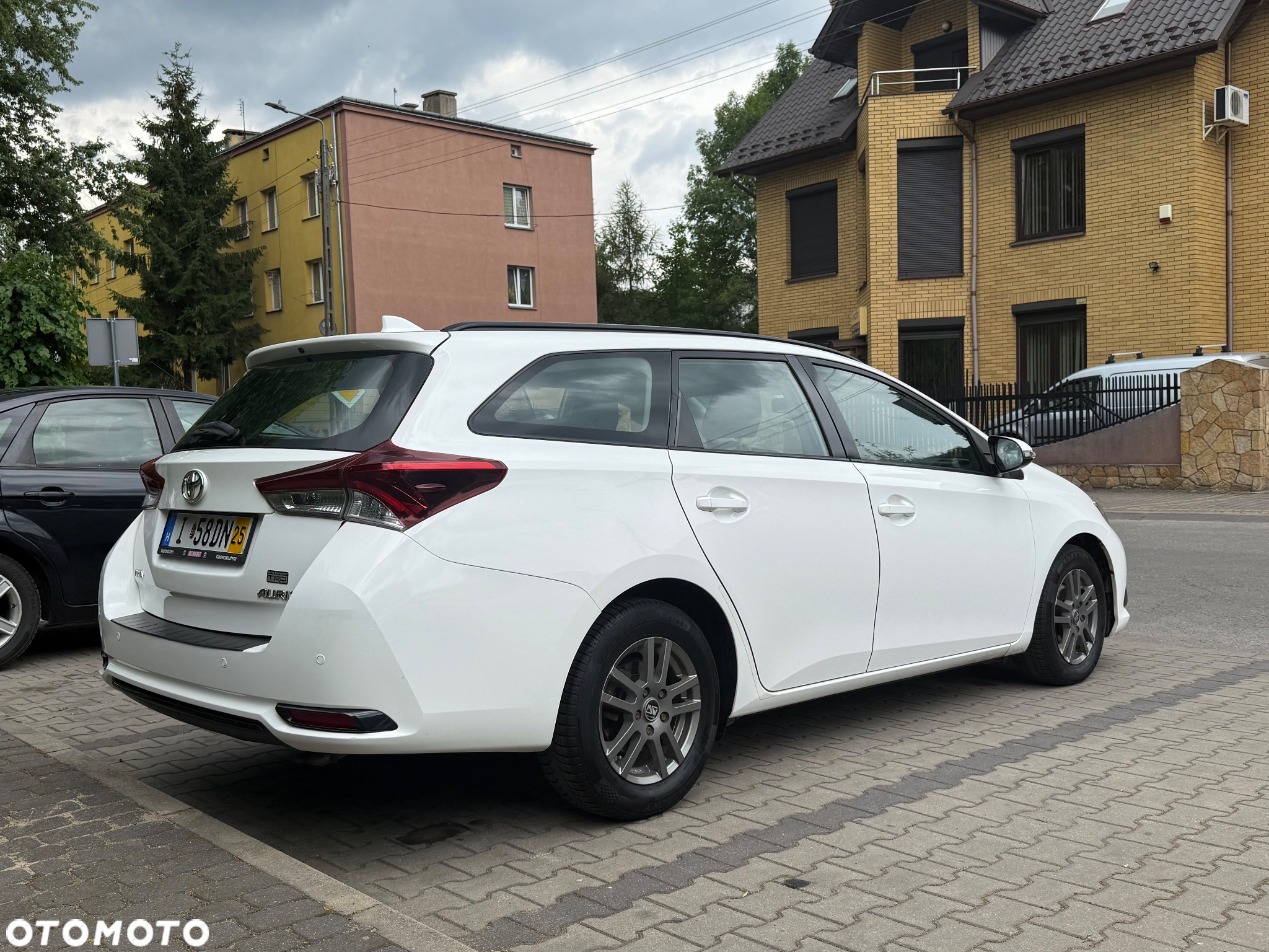 Toyota Auris 1.4 D-4D Touring Sports Edition - 4
