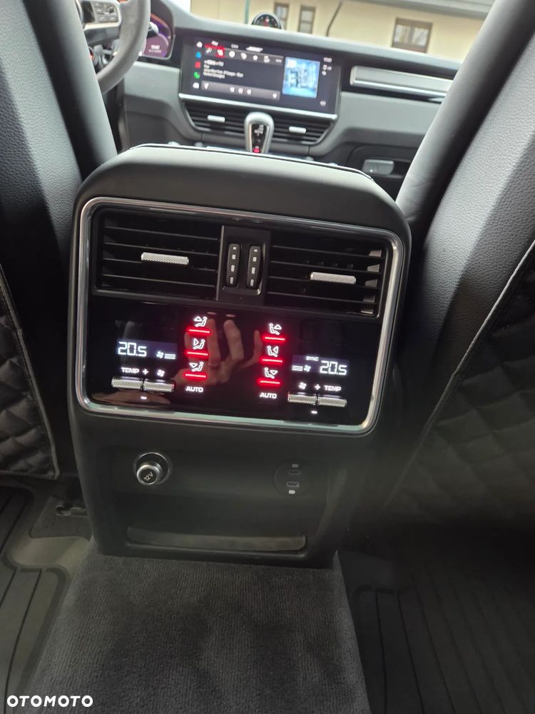 Porsche Cayenne - 16