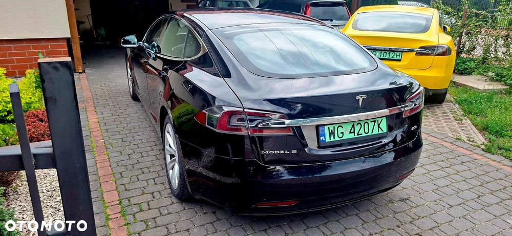 Tesla Model S - 3