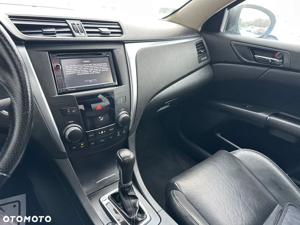 Suzuki Kizashi 2.4 4x4 CVT Sport - 11