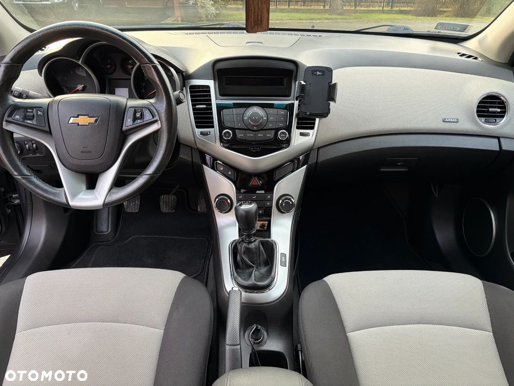 Chevrolet Cruze 1.6 LS - 6