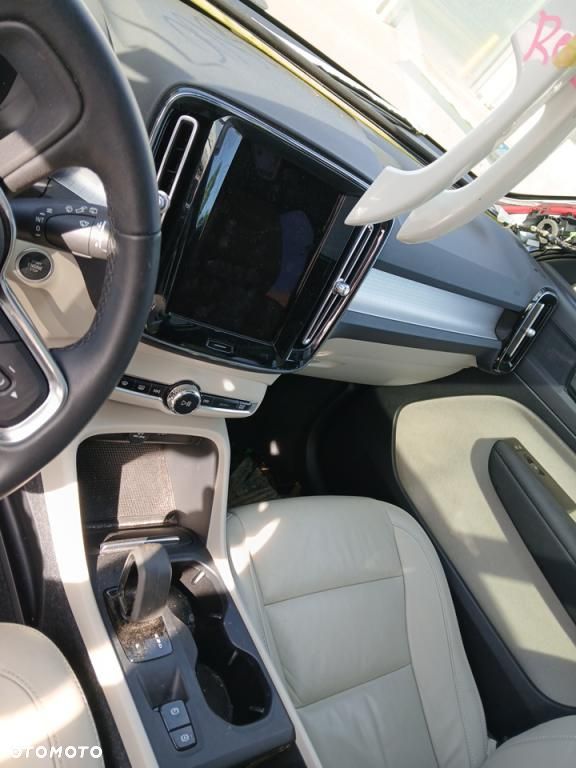 Volvo XC 40 T5 AWD Momentum - 27