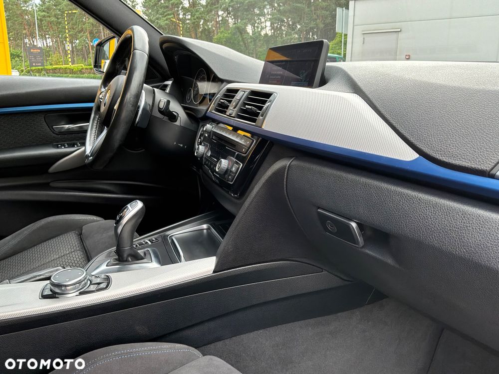 BMW Seria 3 320i M Sport - 33