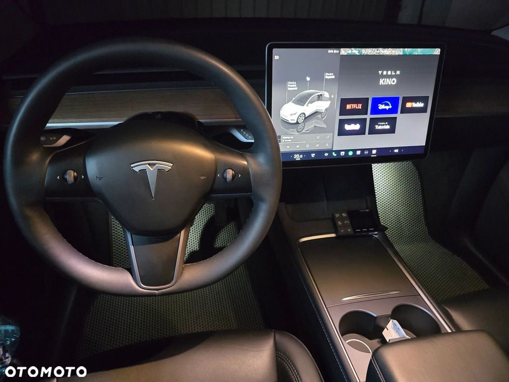 Tesla Model Y - 19