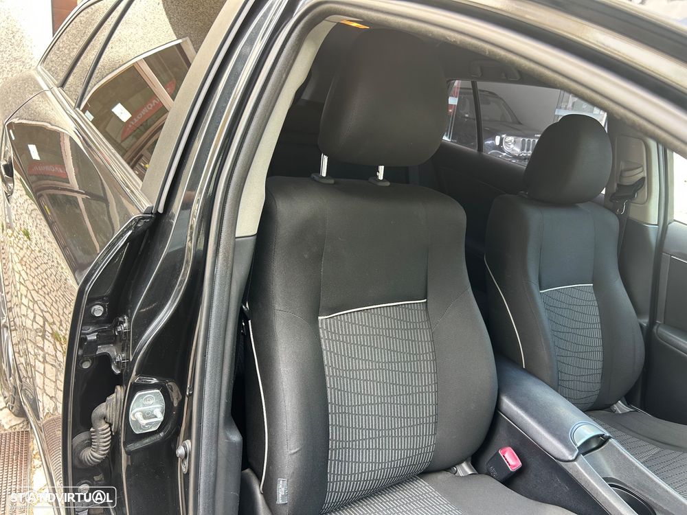 Toyota Avensis SW 2.0 D-4D Exclusive - 12