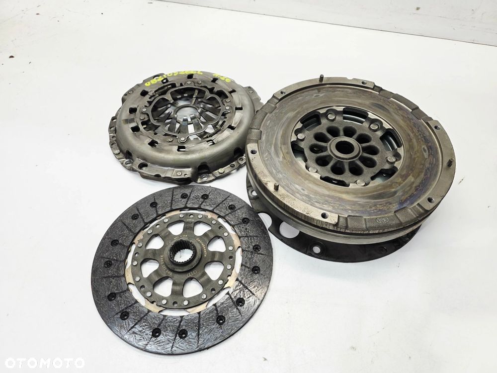 KOŁO DWUMASOWE SPRZĘGŁO AUDI A4 B8 A5 A6 C7 2.0 TDI TFSI 0B2105266L 1/26 - 1