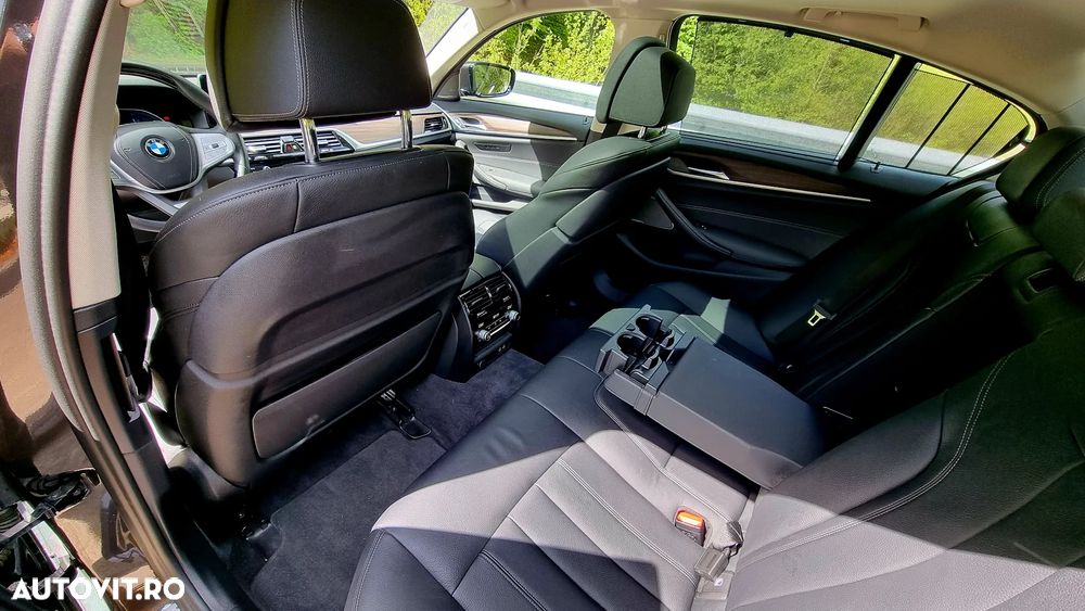 BMW Seria 5 530e Aut. Luxury Line - 35