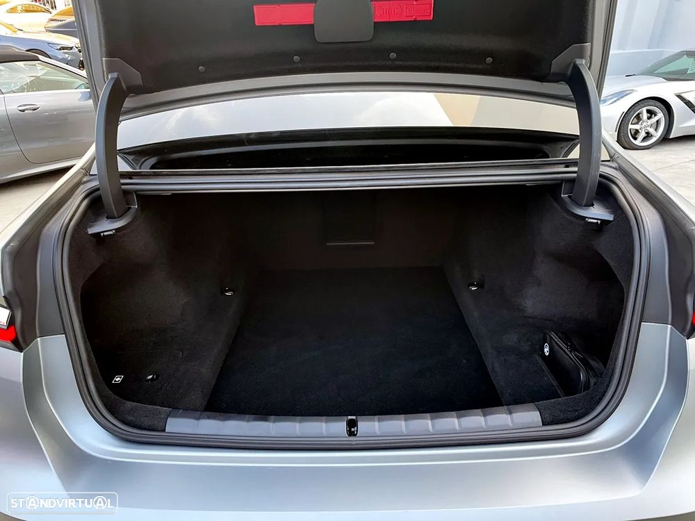 BMW 740 d xDrive Pack Desportivo M - 29