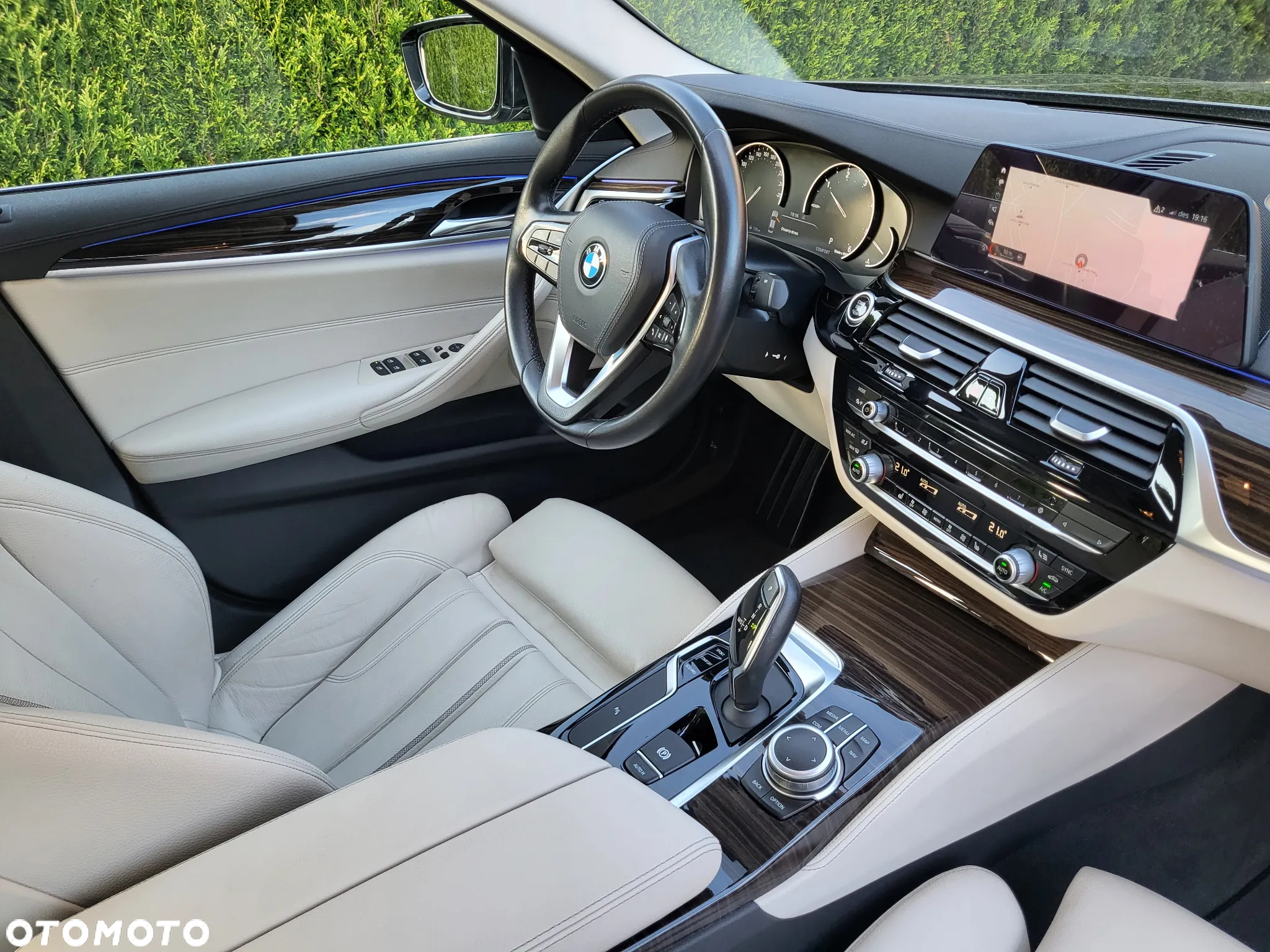BMW Seria 5 520d xDrive Luxury Line - 9