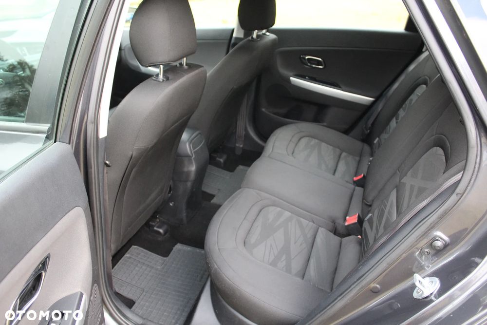 Kia Ceed 1.6 GDI Dream-Team Edition - 17