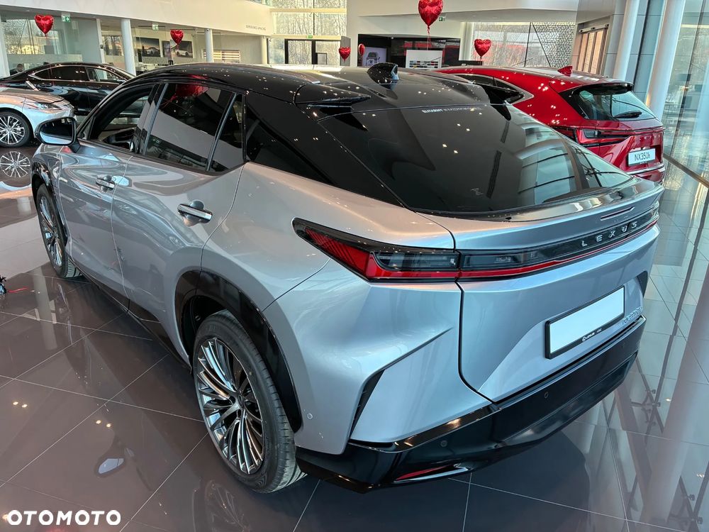 Lexus RZ - 4