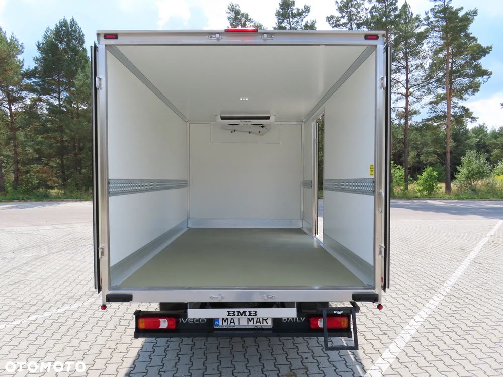 Iveco DAILY 35C16 3.0 HPI Chłodnia 7 E.Palet 3710 mm Dł. WZMACNIANY Agregat Thermo King 0*C Boczne Drzwi Zabudowy DMC 3500 DUŻA Ładowność 1160 Kg Nowe OPONY + Serwis W ASO IVECO Virtual Cockpit Carplay / Android Auto Stan Jak Nowy GWARANCJA Gotowy I Dostępny Polecam - 22