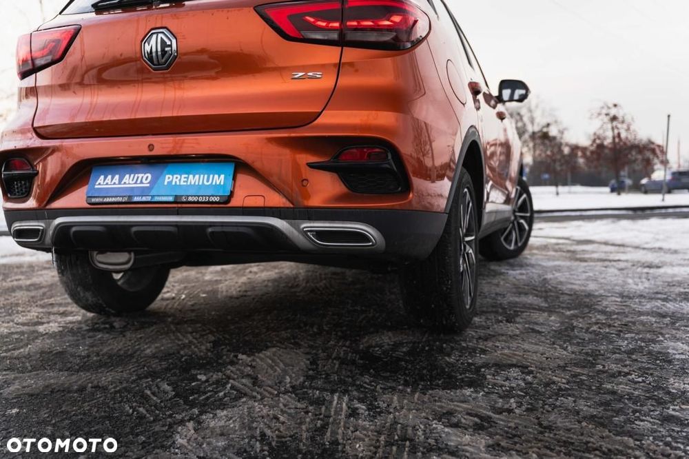MG ZS - 12