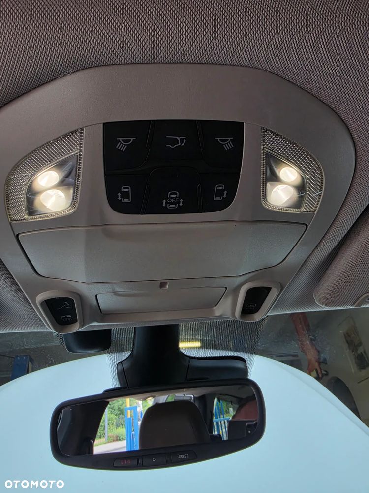 Chrysler Pacifica - 36