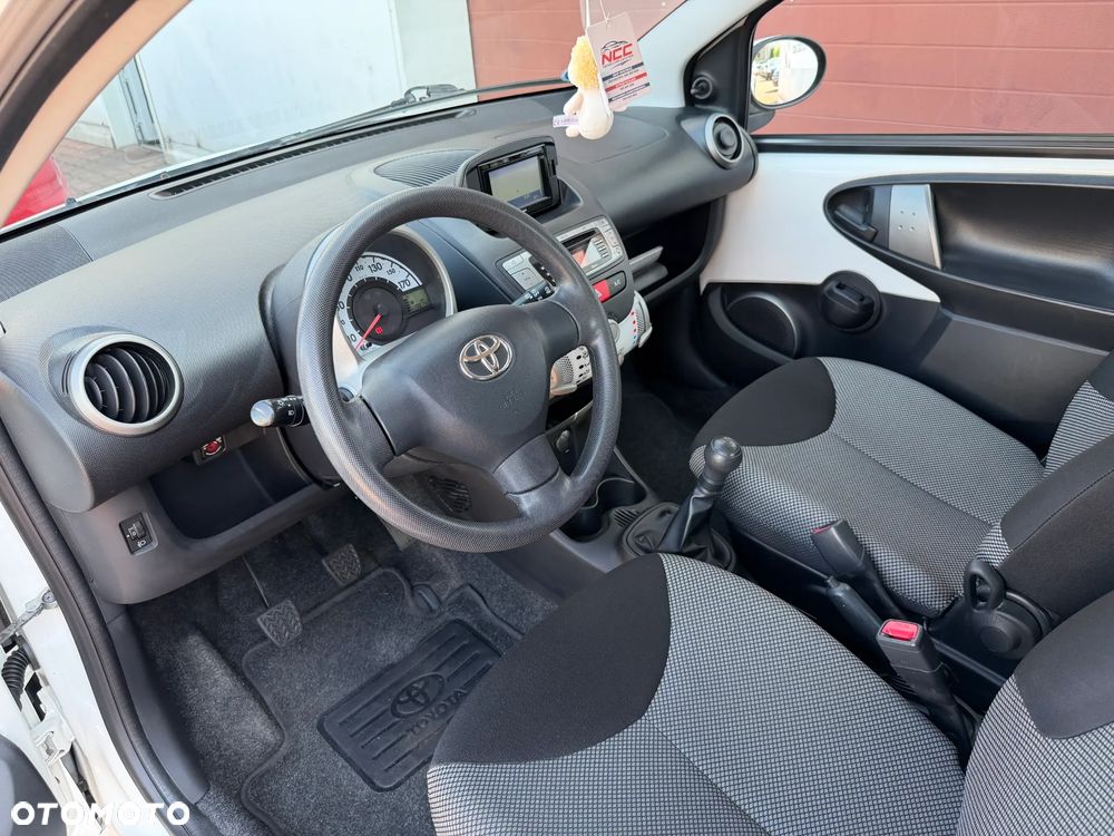 Toyota Aygo 1.0 VVT-i Sol EU5 - 12