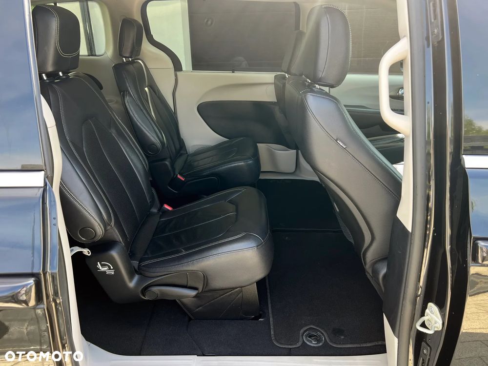 Chrysler Pacifica - 18