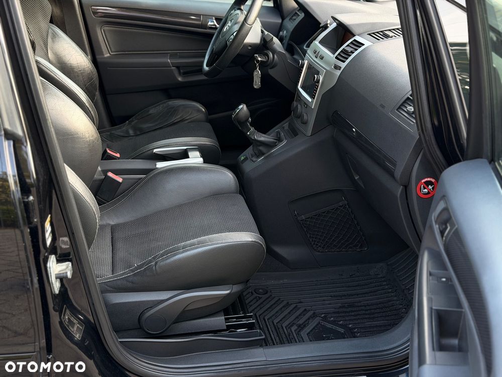 Opel Zafira 2.0 T OPC - 18