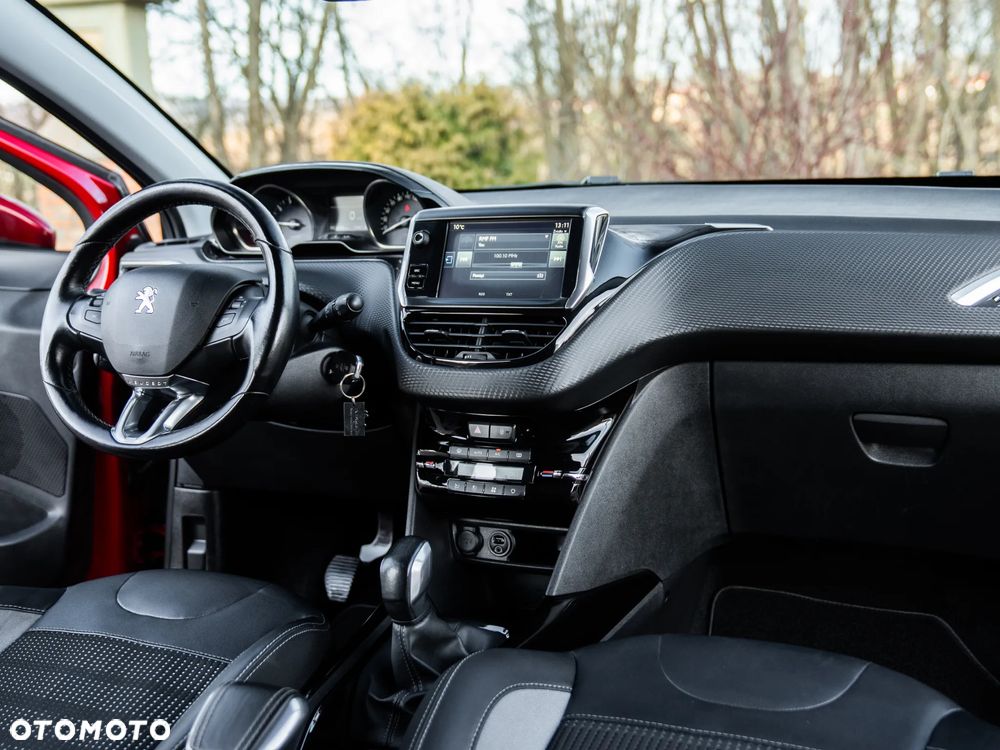 Peugeot 2008 1.2 Pure Tech Allure S&S - 29