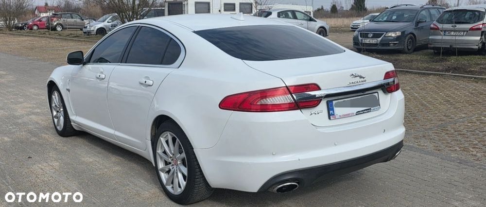 Jaguar XF 2.0 T R-Sport - 6