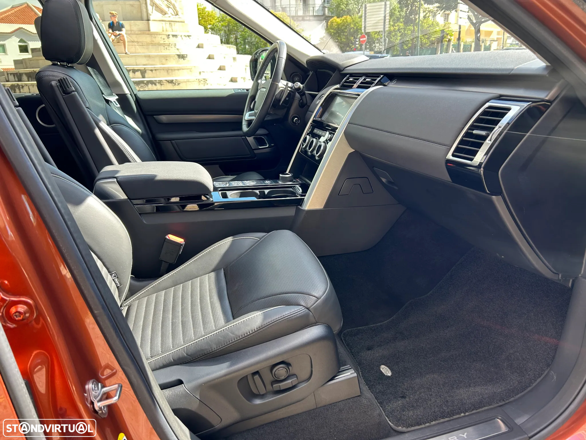 Land Rover Discovery 3.0 Si6 HSE Luxury Auto - 5