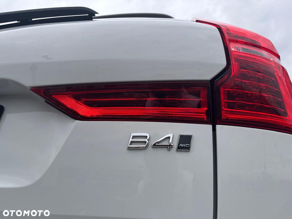 Volvo XC 60 B4 D AWD R-Design - 13