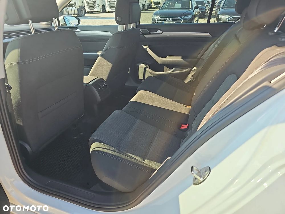 Volkswagen Passat 2.0 TSI Business DSG - 20