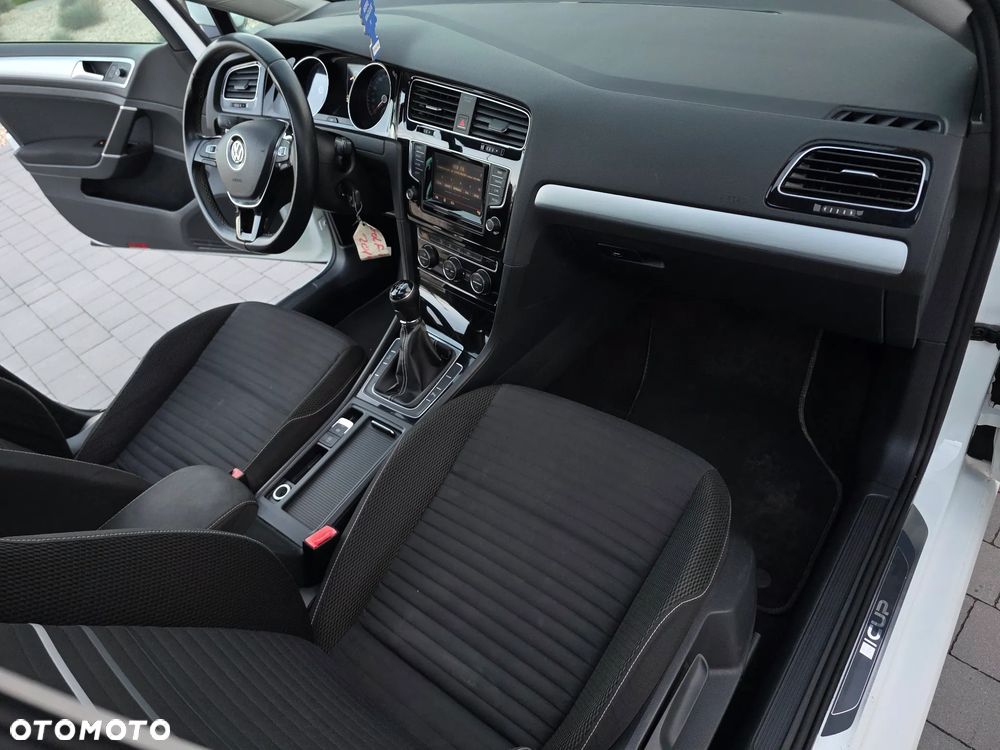 Volkswagen Golf - 30