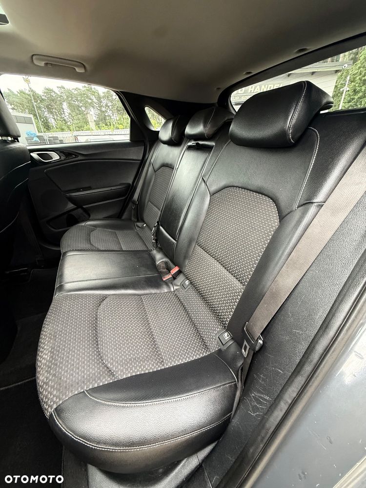 Kia Ceed - 10