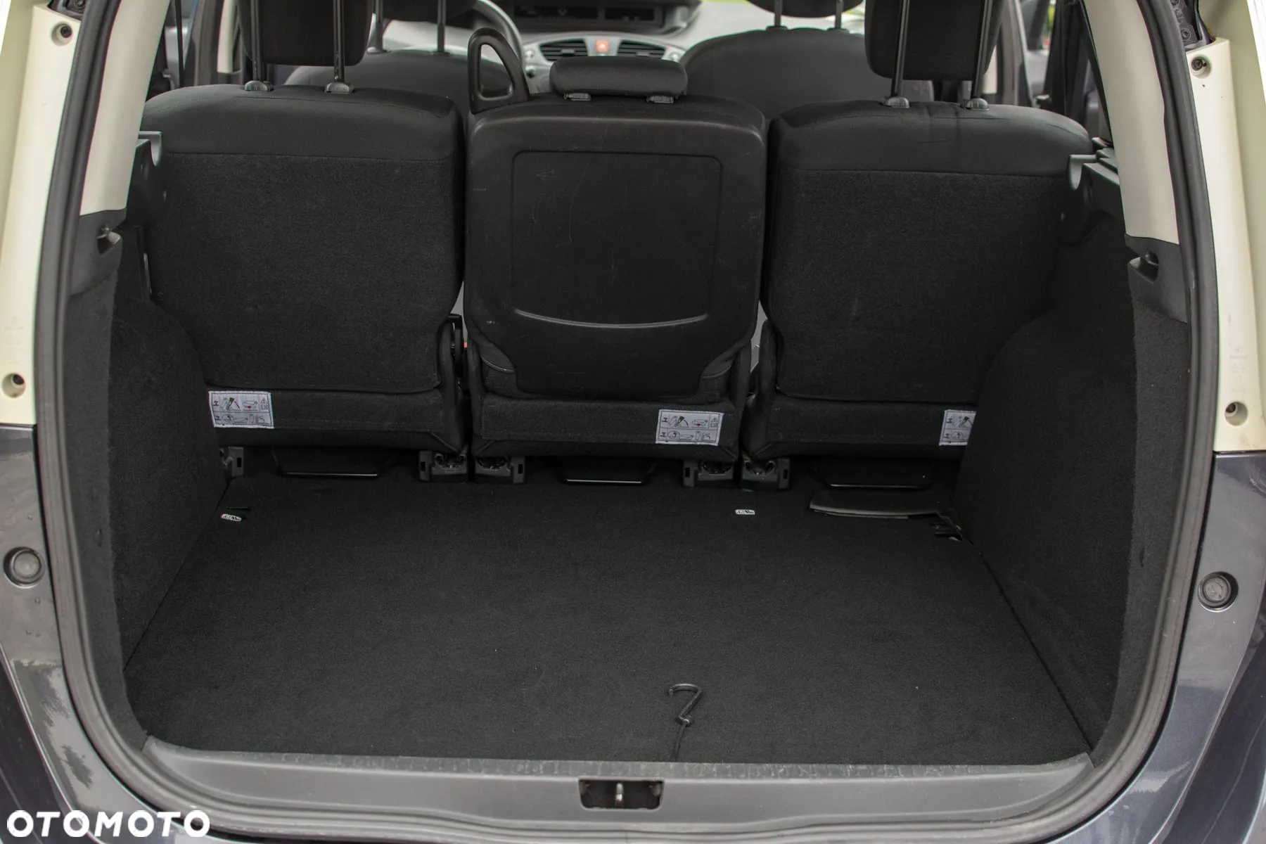 Renault Grand Scenic - 32